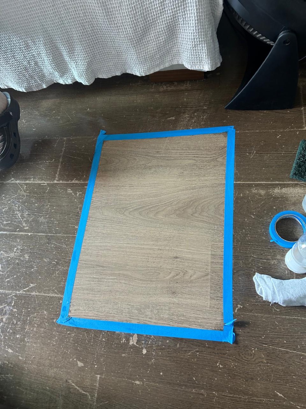 Teste de impermeabilização em piso com área demarcada